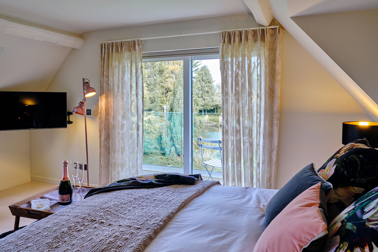 Win a night in our gorgeous honeymoon suite